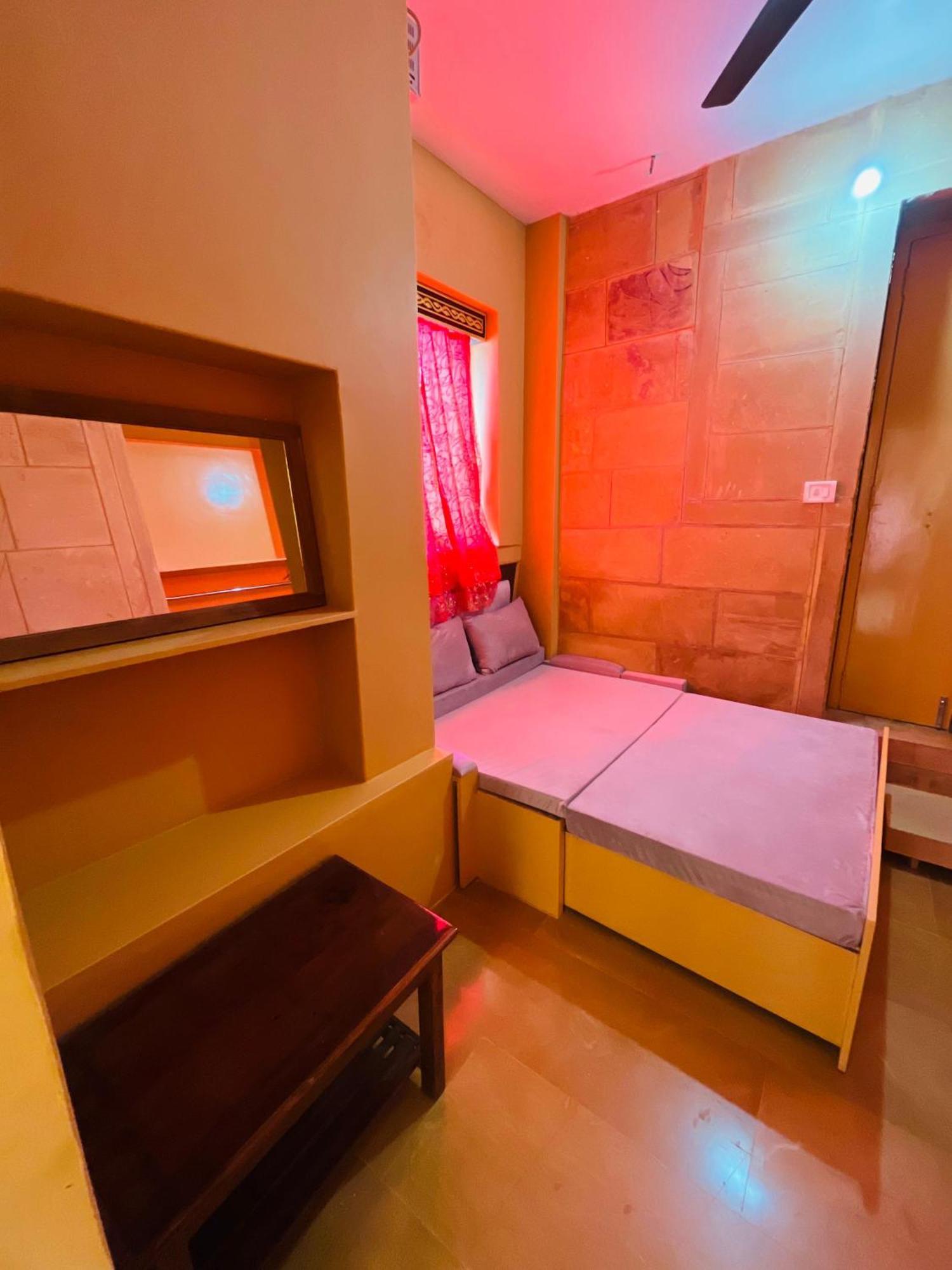 Mud Mirror Guesthouse Dzsaiszalmer Kültér fotó