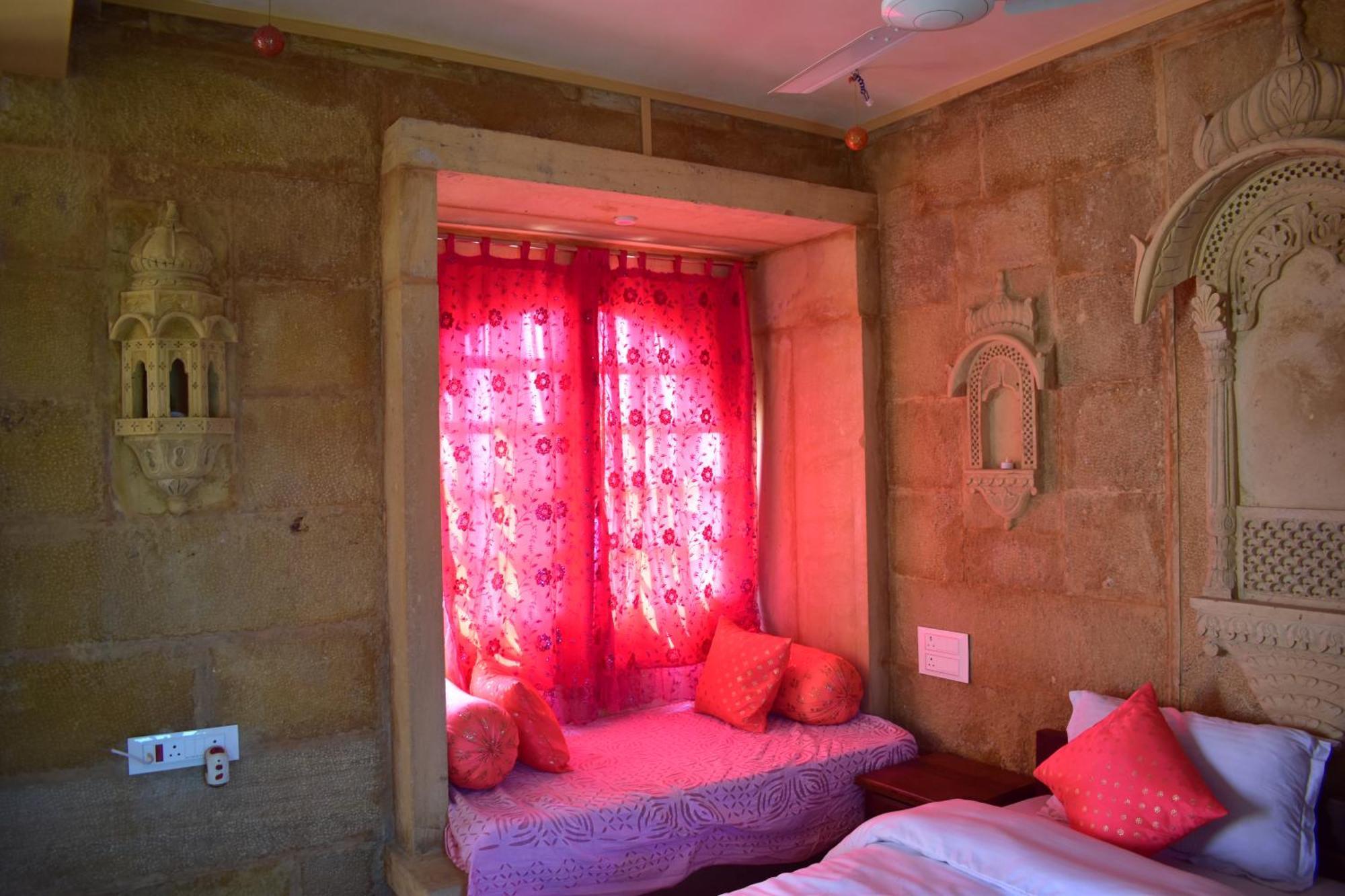 Mud Mirror Guesthouse Dzsaiszalmer Kültér fotó