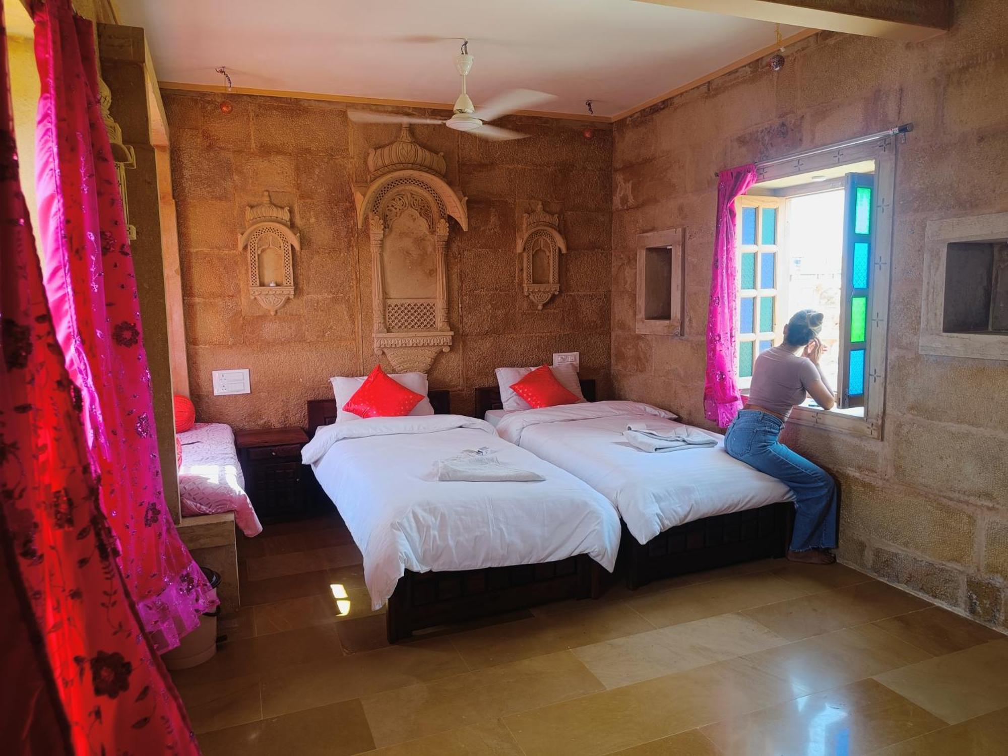 Mud Mirror Guesthouse Dzsaiszalmer Kültér fotó